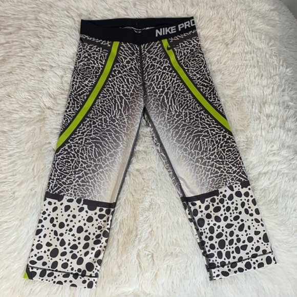 Nike Pro Black & White Animal Print Cropped Leggings - Picture 1 of 9